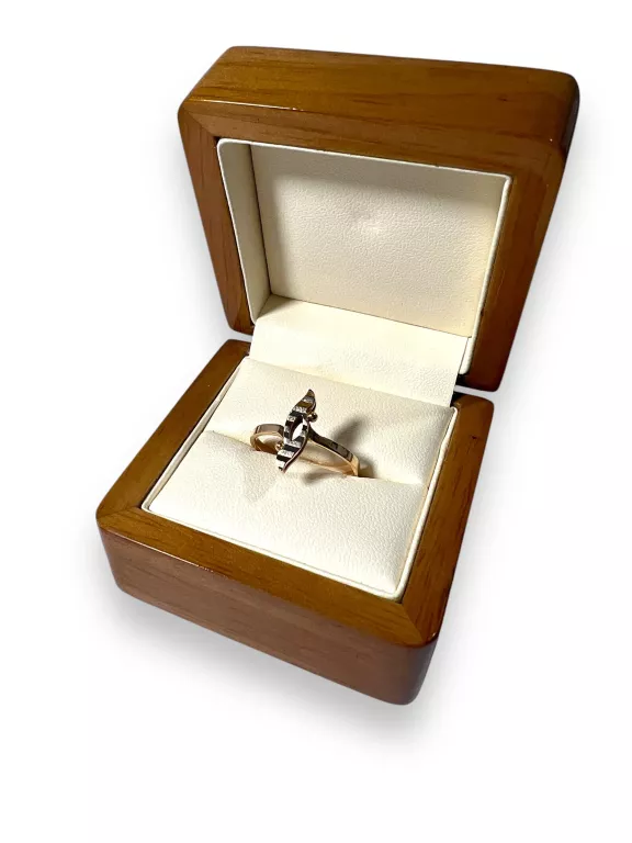 ZŁOTY PIERŚCIONEK ZE ZDOBIENIEM 2,19G/585/R17