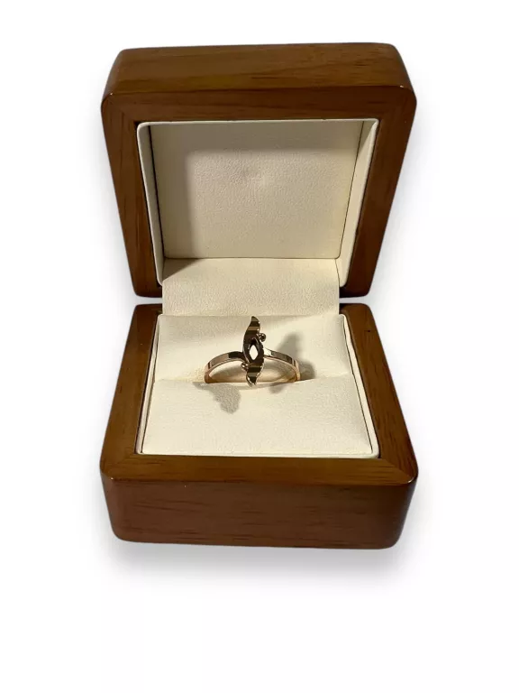 ZŁOTY PIERŚCIONEK ZE ZDOBIENIEM 2,19G/585/R17