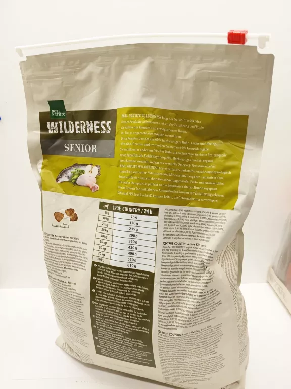 KAMA DLA PASÓW REAL WILDERNESS SENIOR TRUE COUNTRY KURCZAK Z RYBĄ 4KG