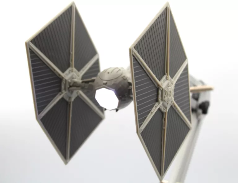 LAMPKA BIURKOWA LED GWIEZDNE WOJNY TIE FIGHTER