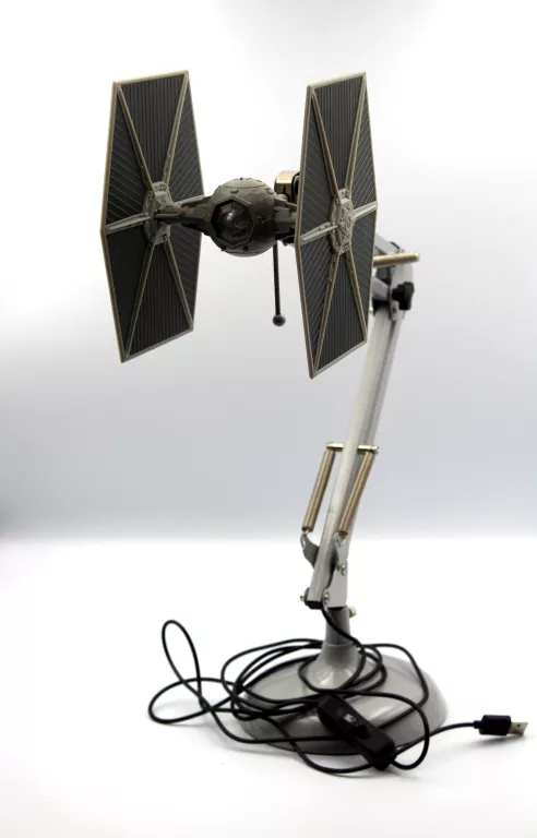 LAMPKA BIURKOWA LED GWIEZDNE WOJNY TIE FIGHTER