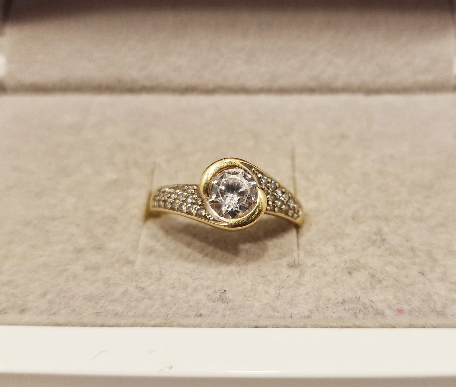 zloty-pierscionek-z-cyrkoniami-585-314g-r-15-obroncow-pokoju-3-gubin