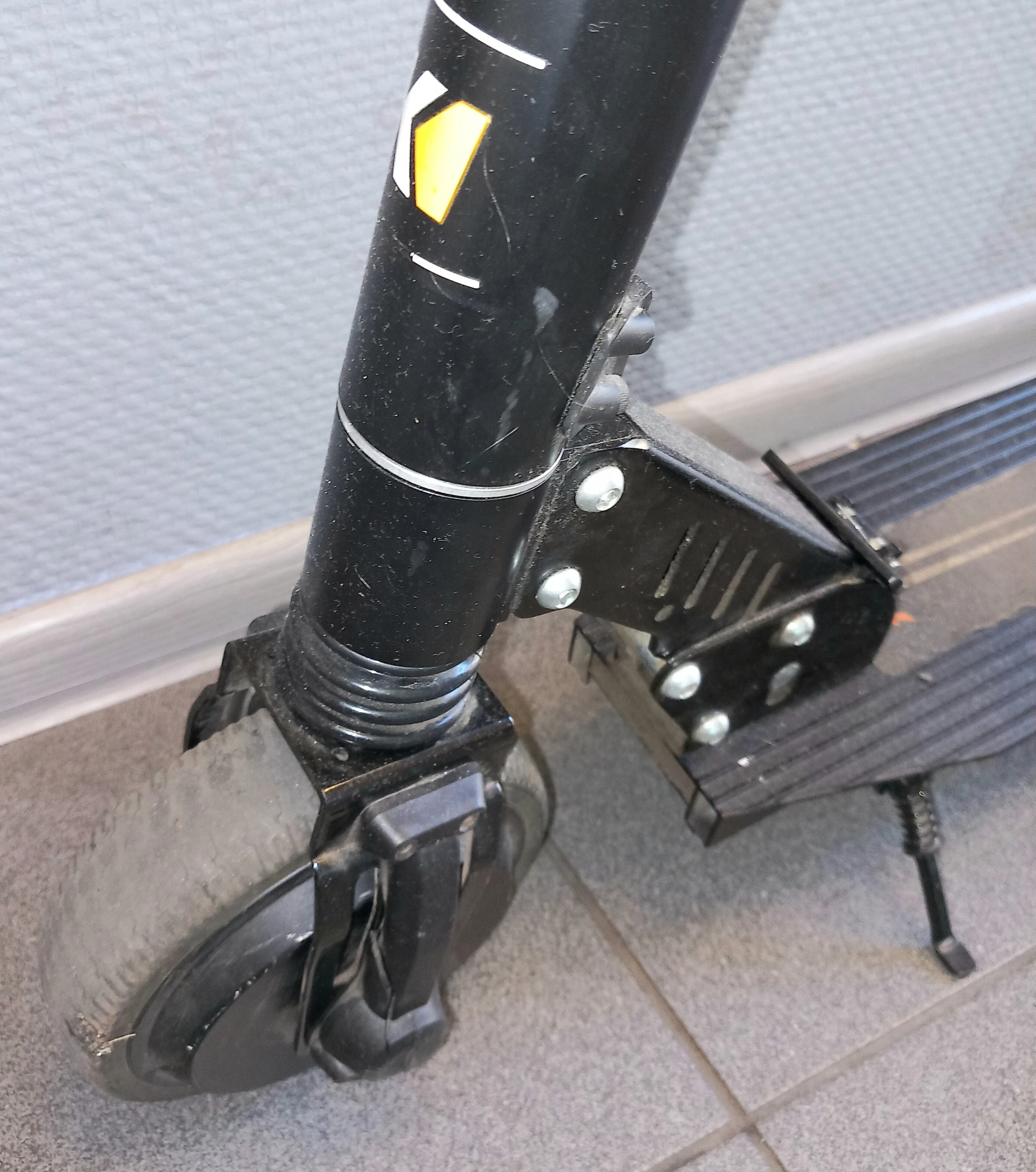 hulajnoga-elektryczna-street-eco-wadliwa-pod-ciezarem-jedzie-max-3kmh-marka-214-16