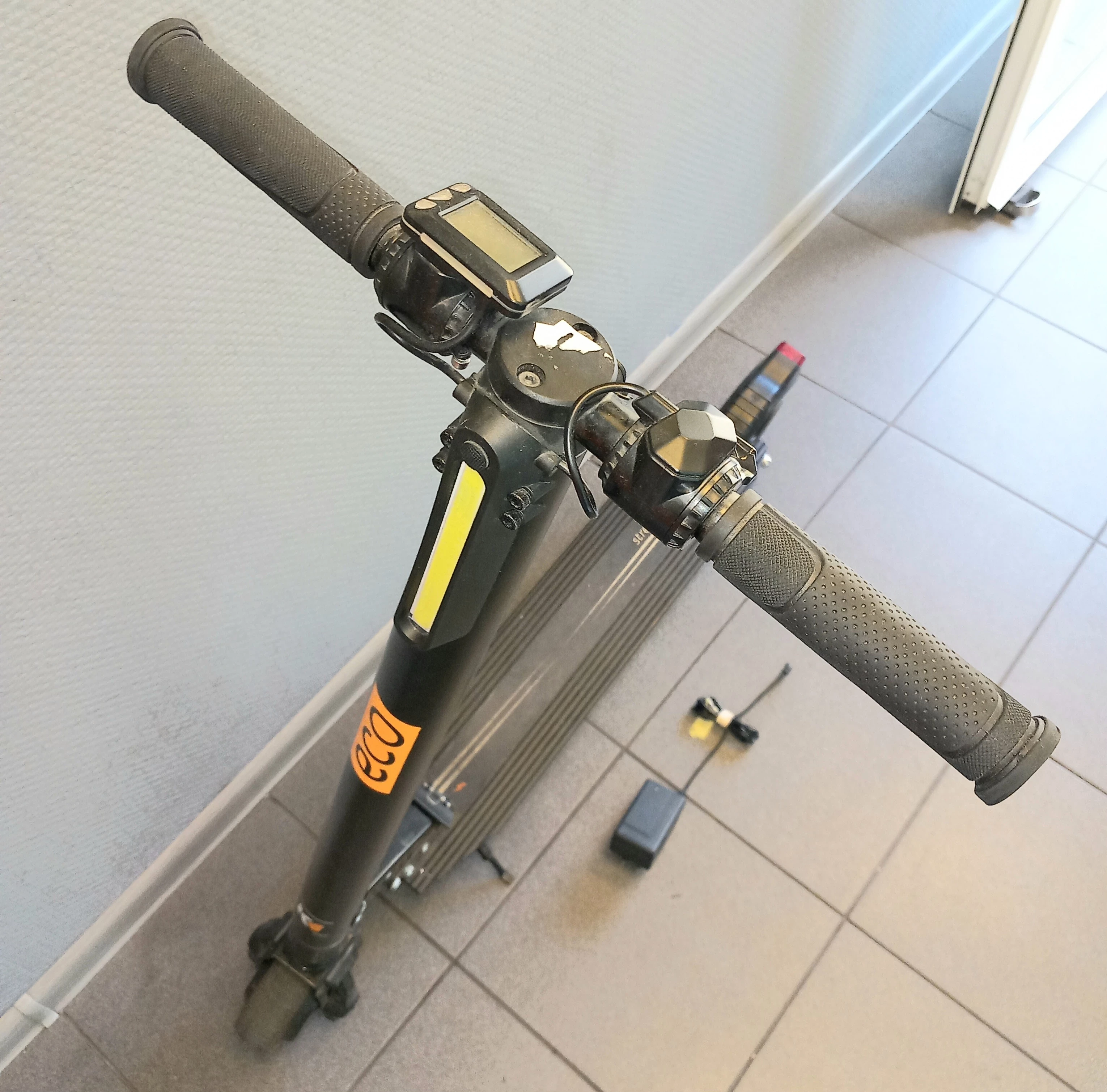 hulajnoga-elektryczna-street-eco-wadliwa-pod-ciezarem-jedzie-max-3kmh-stan-11323-238062