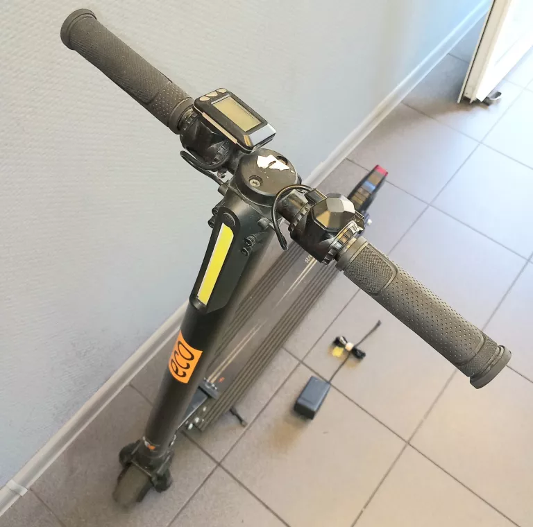 hulajnoga-elektryczna-street-eco-wadliwa-pod-ciezarem-jedzie-max-3kmh-stan-11323-238062