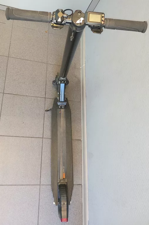 hulajnoga-elektryczna-street-eco-wadliwa-pod-ciezarem-jedzie-max-3kmh-kolor-127448-1