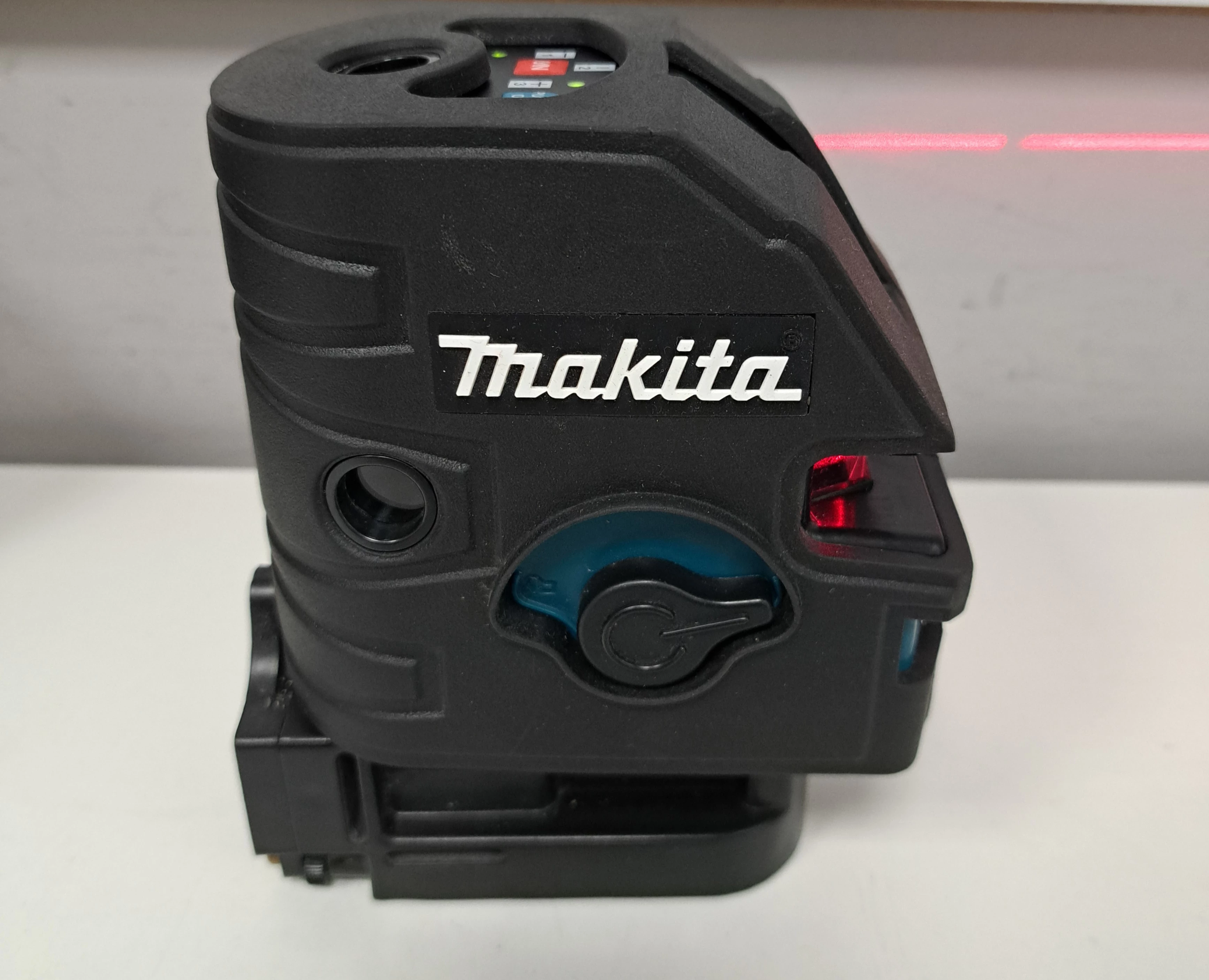 laser-krzyzowo-punktowy-makita-sk103p-maksymalny-zasieg-pracy-25