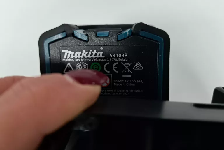 laser-krzyzowo-punktowy-makita-sk103p-dokladnosc-pomiaru-30