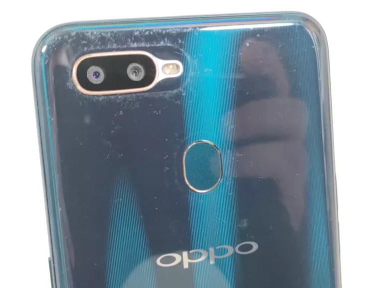 TELEFON OPPO AX7