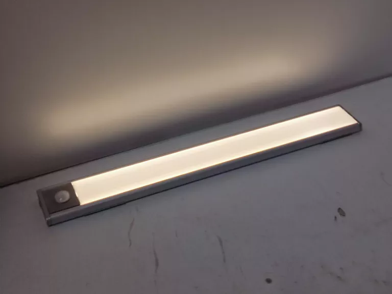 LAMPKA PODSZAFKOWA 48 LED Z CZUJNIKIEM RUCHU GRUNDIG