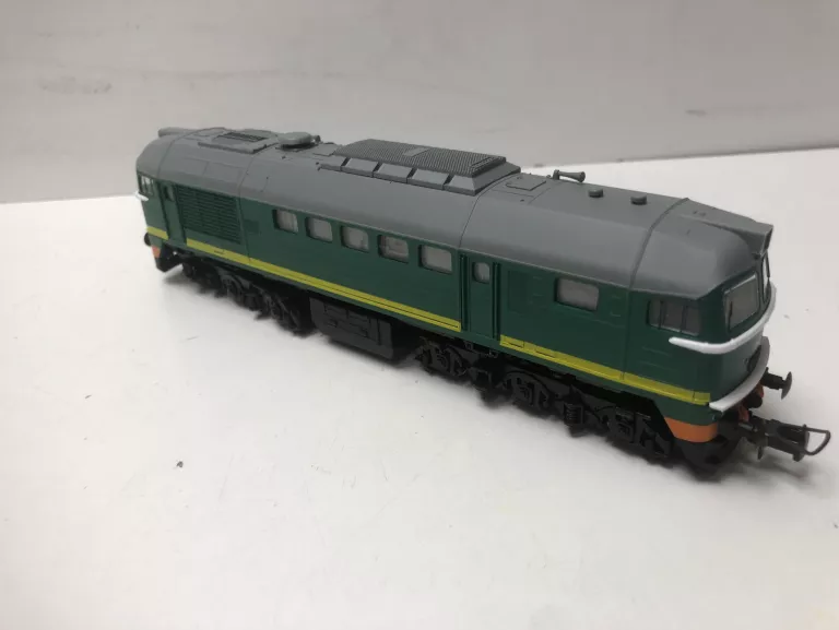 MODEL PIKO 52924 LOKOMOTYWA SPALINOWA ST44-752