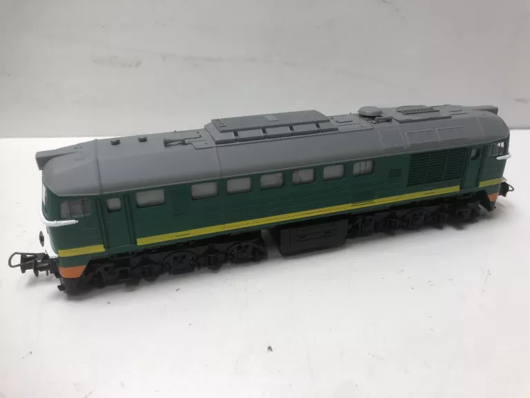 MODEL PIKO 52924 LOKOMOTYWA SPALINOWA ST44-752