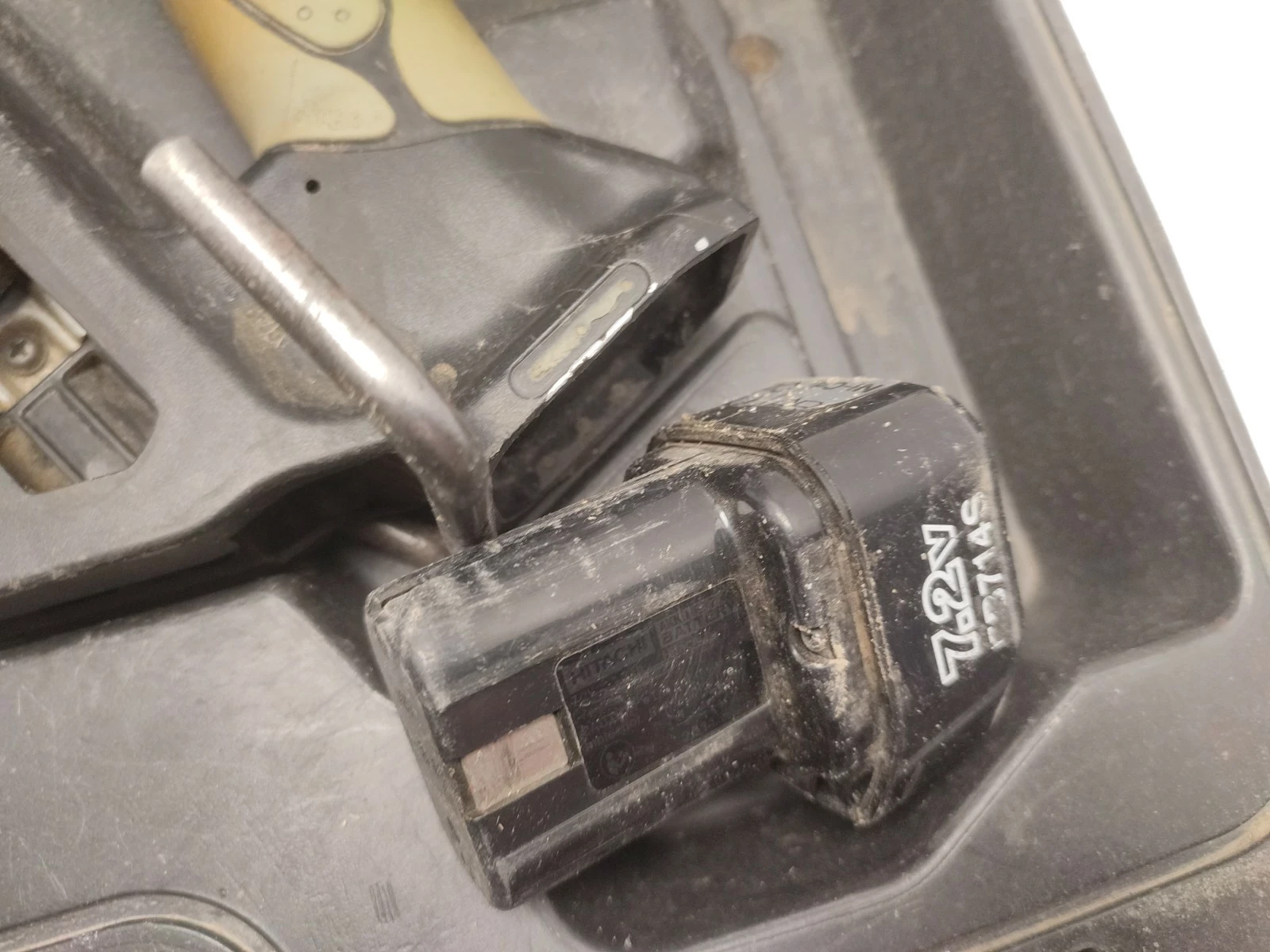 gwozdziarka-gazowa-akumulatorowa-hitachi-nr90gc2-stan-11323-2