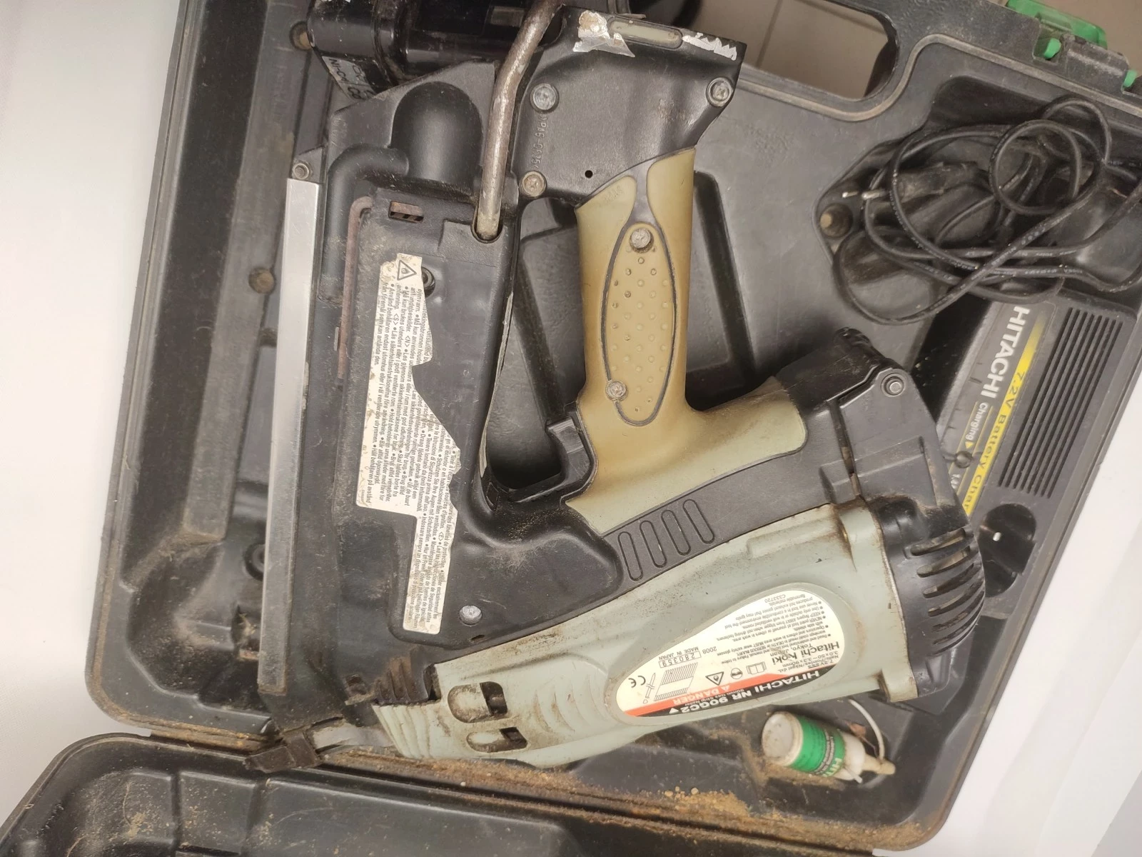 gwozdziarka-gazowa-akumulatorowa-hitachi-nr90gc2-kod-producenta-nc40g