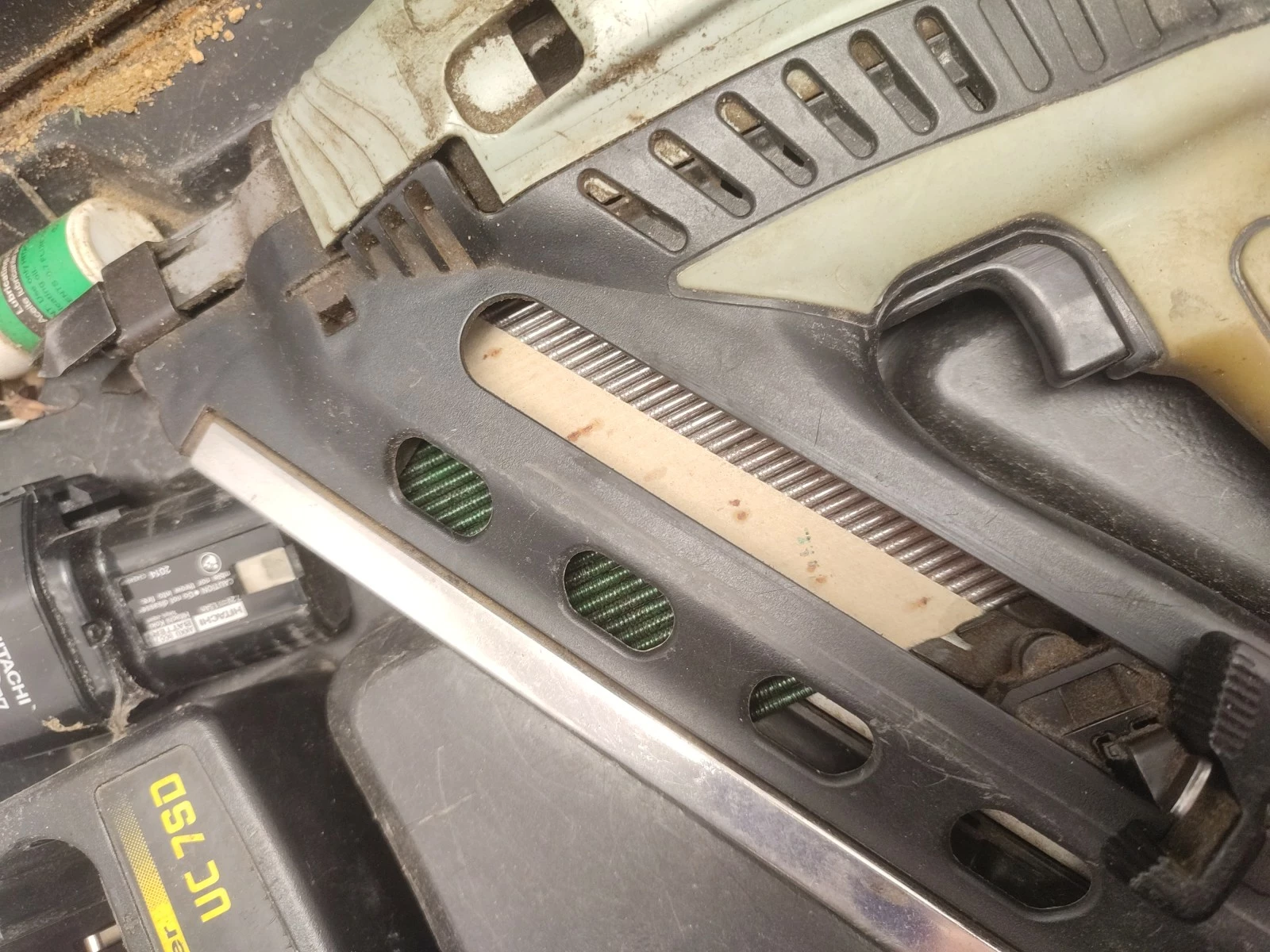 gwozdziarka-gazowa-akumulatorowa-hitachi-nr90gc2-zasilanie-209202-1769478