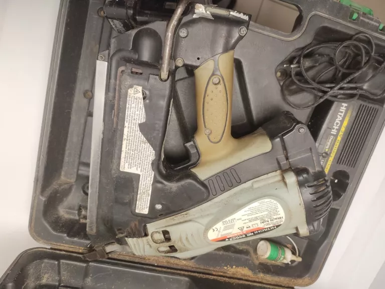 gwozdziarka-gazowa-akumulatorowa-hitachi-nr90gc2-kod-producenta-nc40g