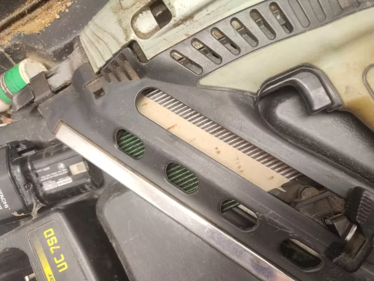 gwozdziarka-gazowa-akumulatorowa-hitachi-nr90gc2-zasilanie-209202-1769478