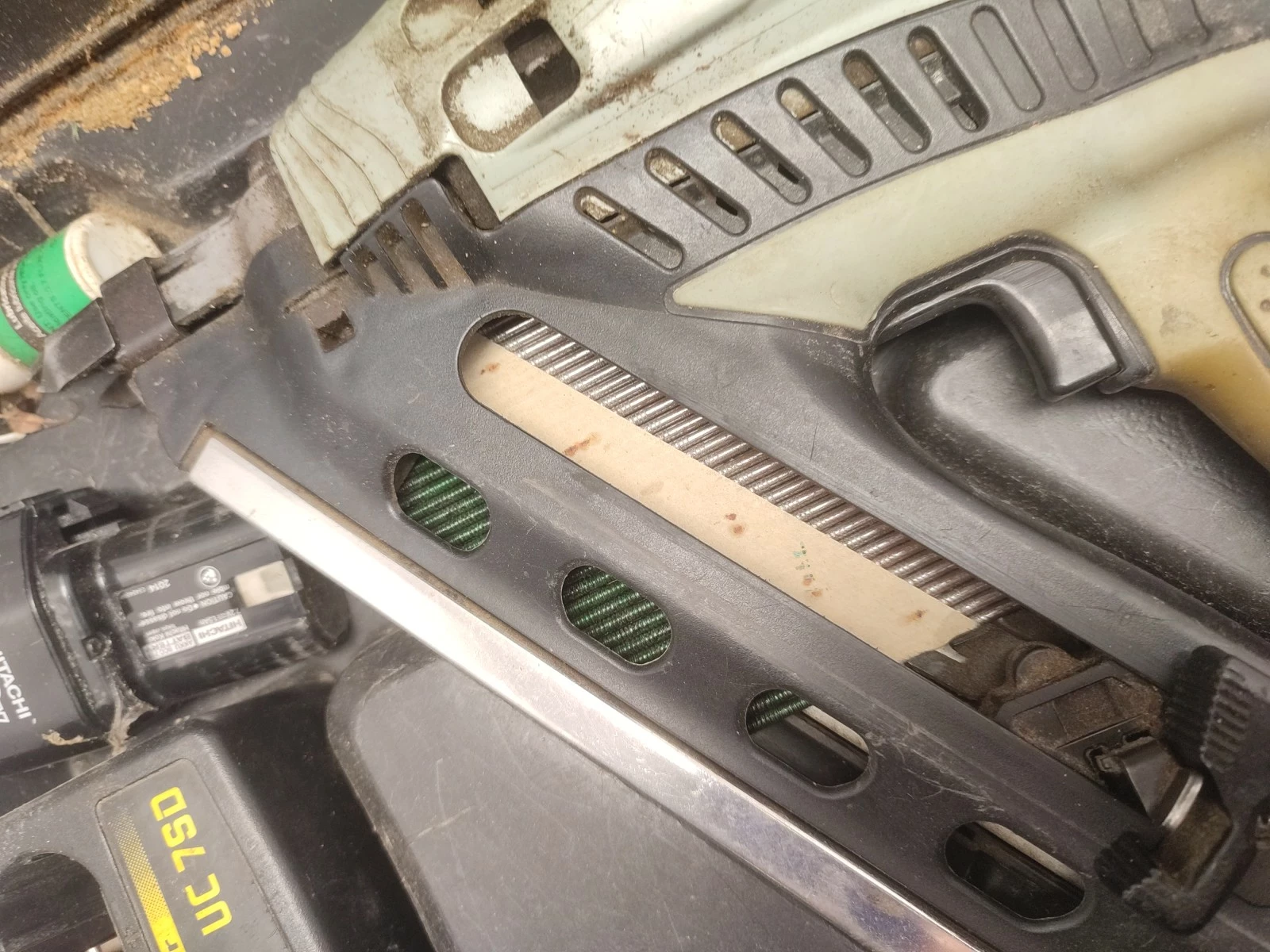 gwozdziarka-gazowa-akumulatorowa-hitachi-nr90gc2-napiecie-v-128551-2