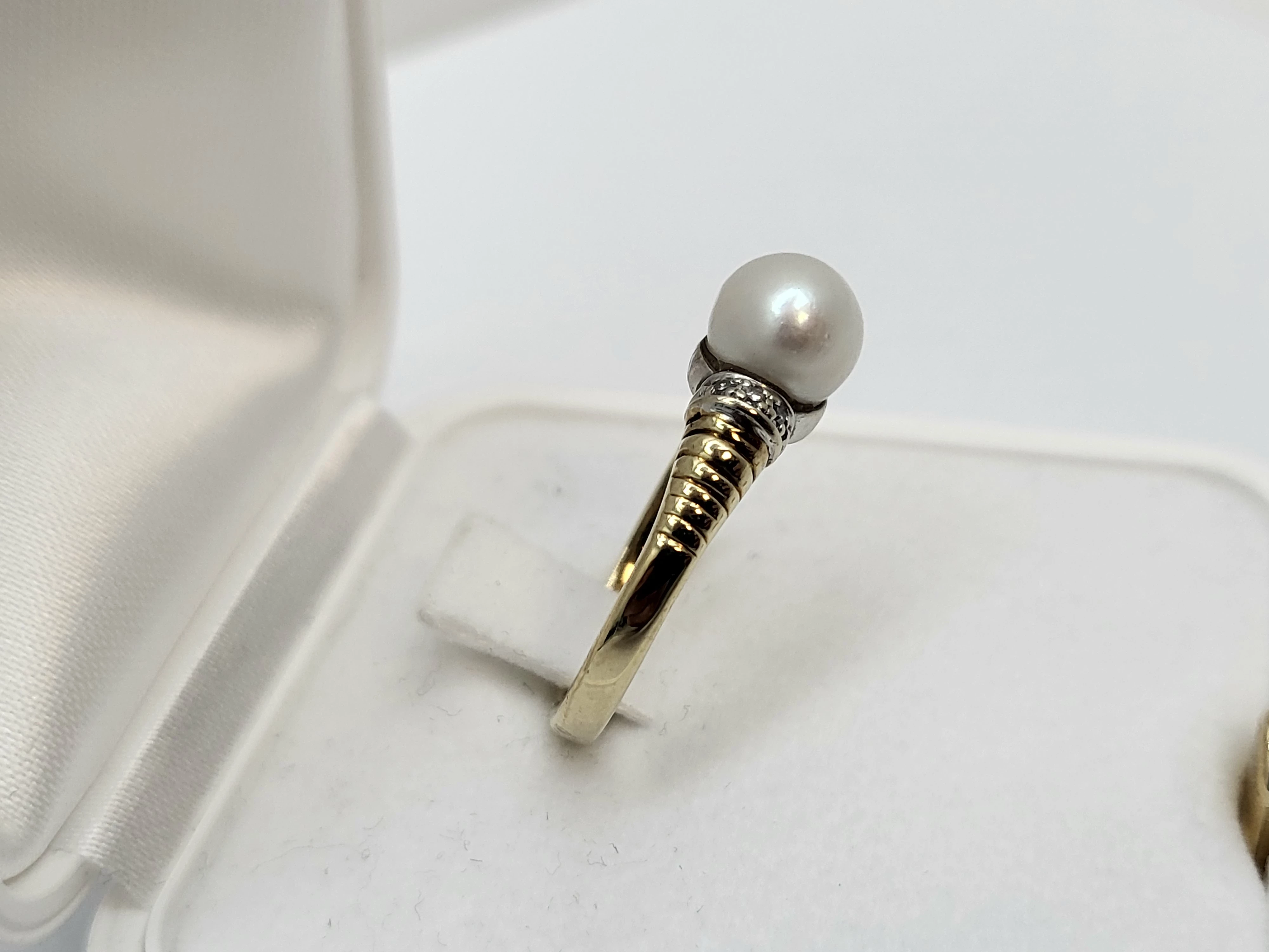 niezwykly-zloty-pierscionek-585-361g-z-brylantami-015ct-stan-11323-2