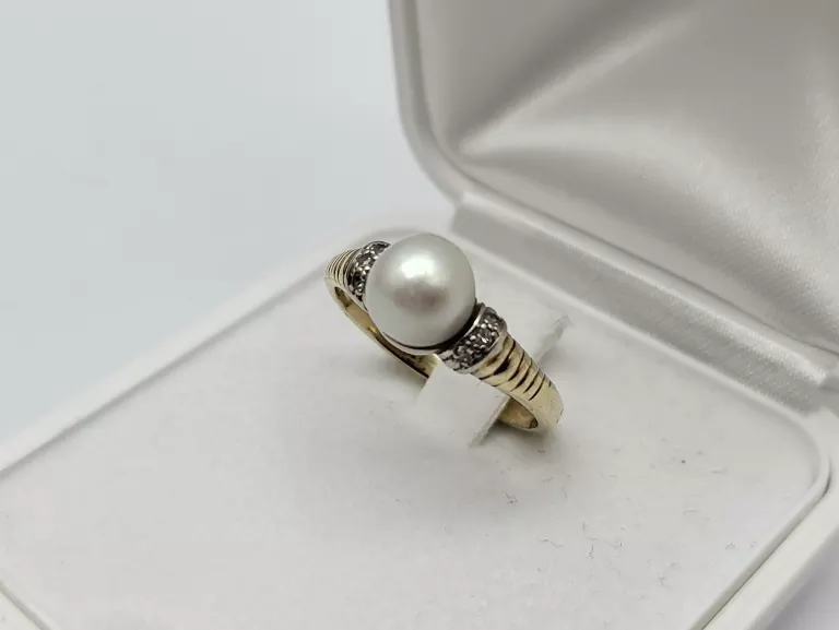 NIEZWYKŁY ZŁOTY PIERŚCIONEK 585 3,61G Z BRYLANTAMI 0,15CT