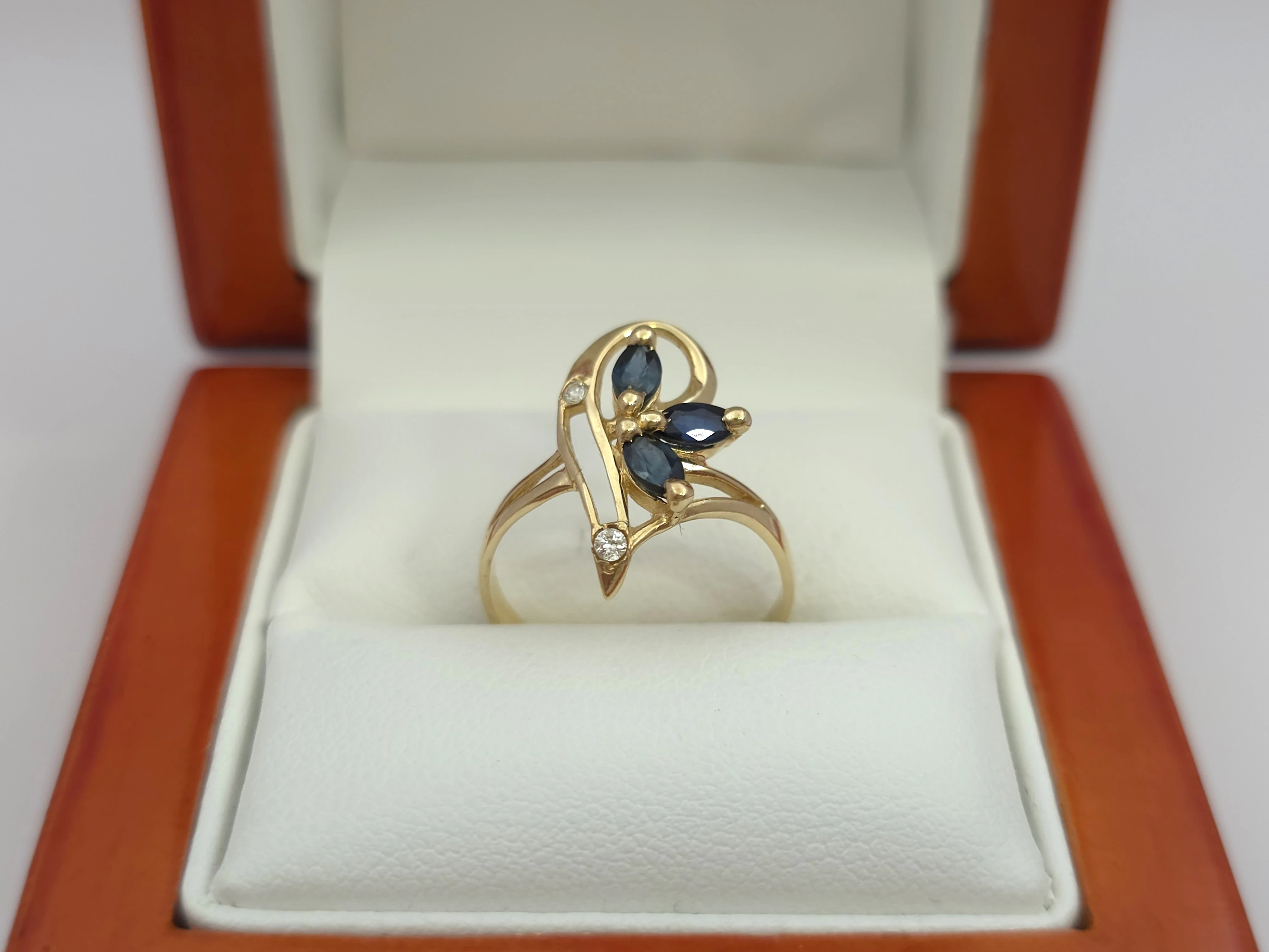 zloty-pierscionek-diamenty-i-szafiry-585-14k-r12-171g-kolor-dominujacy-205826-225106