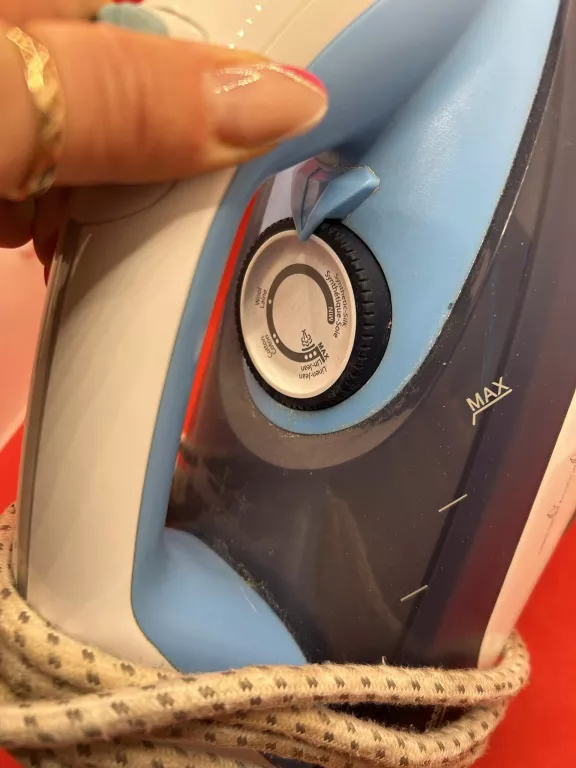 ZELAZKO PAROWE BEKO SIM7124B 2400W PĘKNIĘTA OBUDOWA