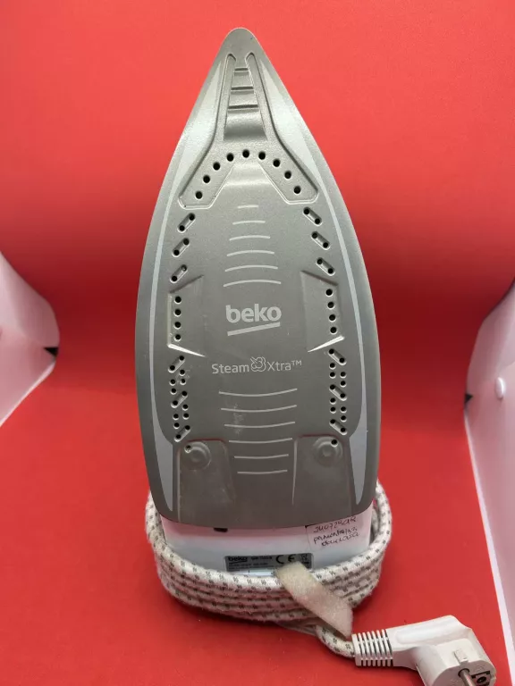 ZELAZKO PAROWE BEKO SIM7124B 2400W PĘKNIĘTA OBUDOWA
