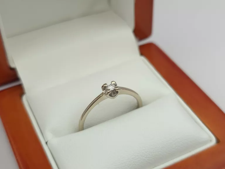 pierscionek-z-bialego-zlota-z-brylantem-005ct-585-14k-r17-153g-material-15835-2