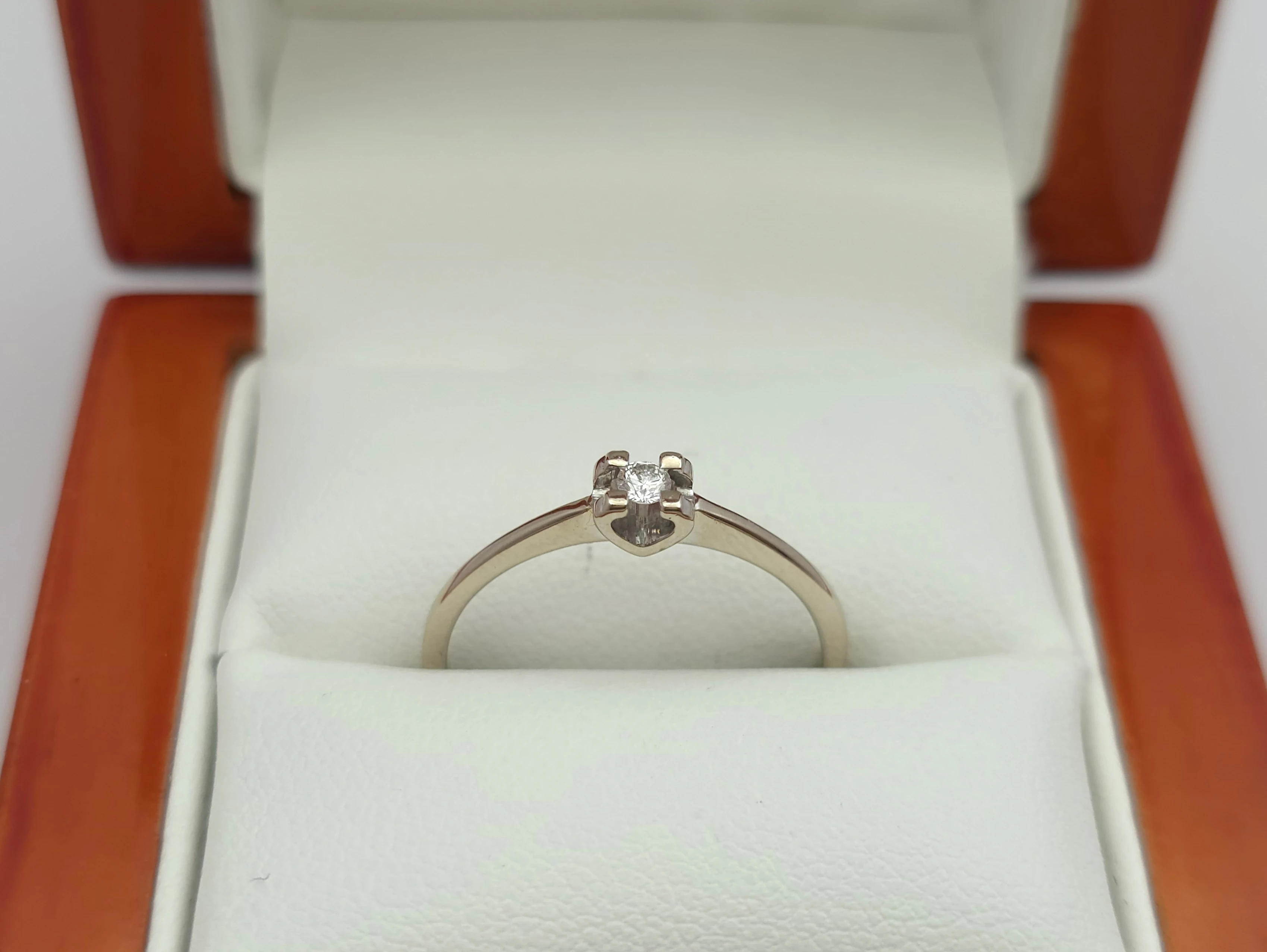 pierscionek-z-bialego-zlota-z-brylantem-005ct-585-14k-r17-153g-starowislna-16-krakow