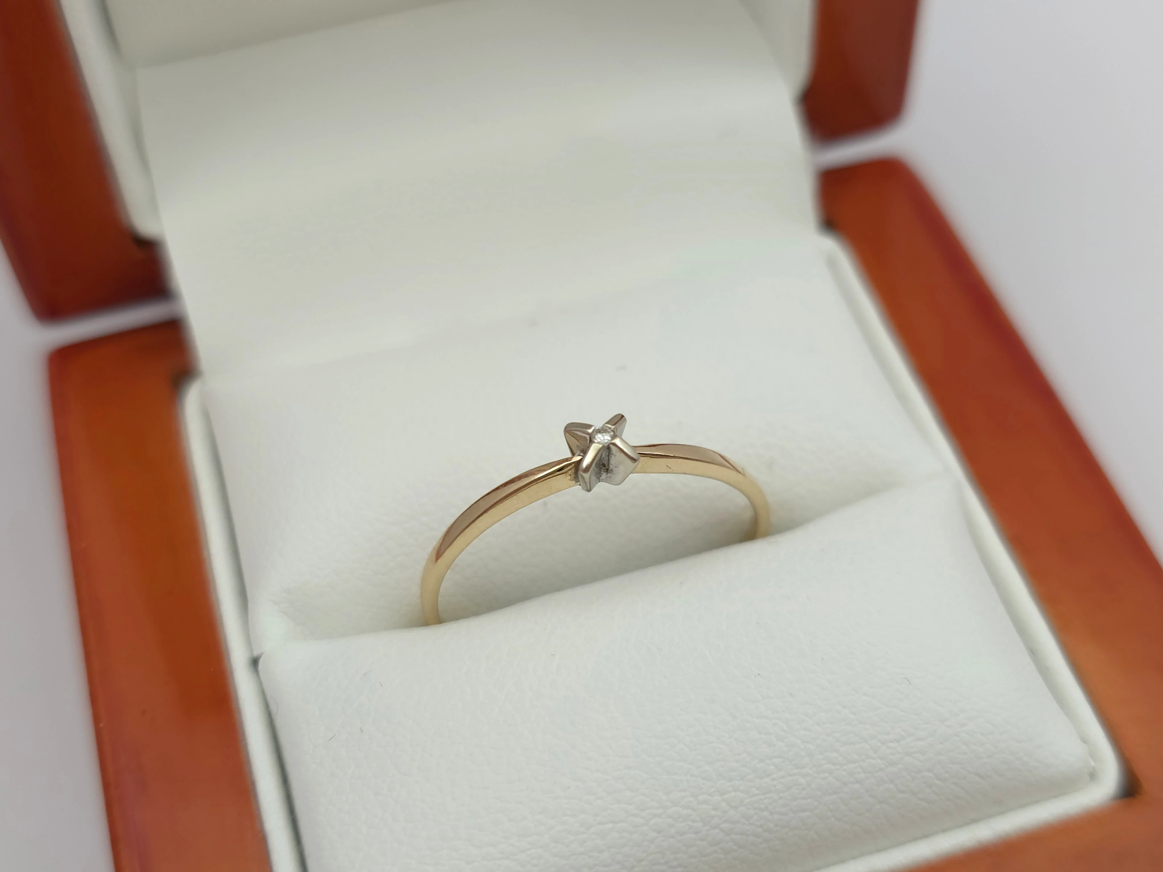 zloty-pierscionek-z-brylantem-001ct-585-14k-r18-102g-material-15835-2