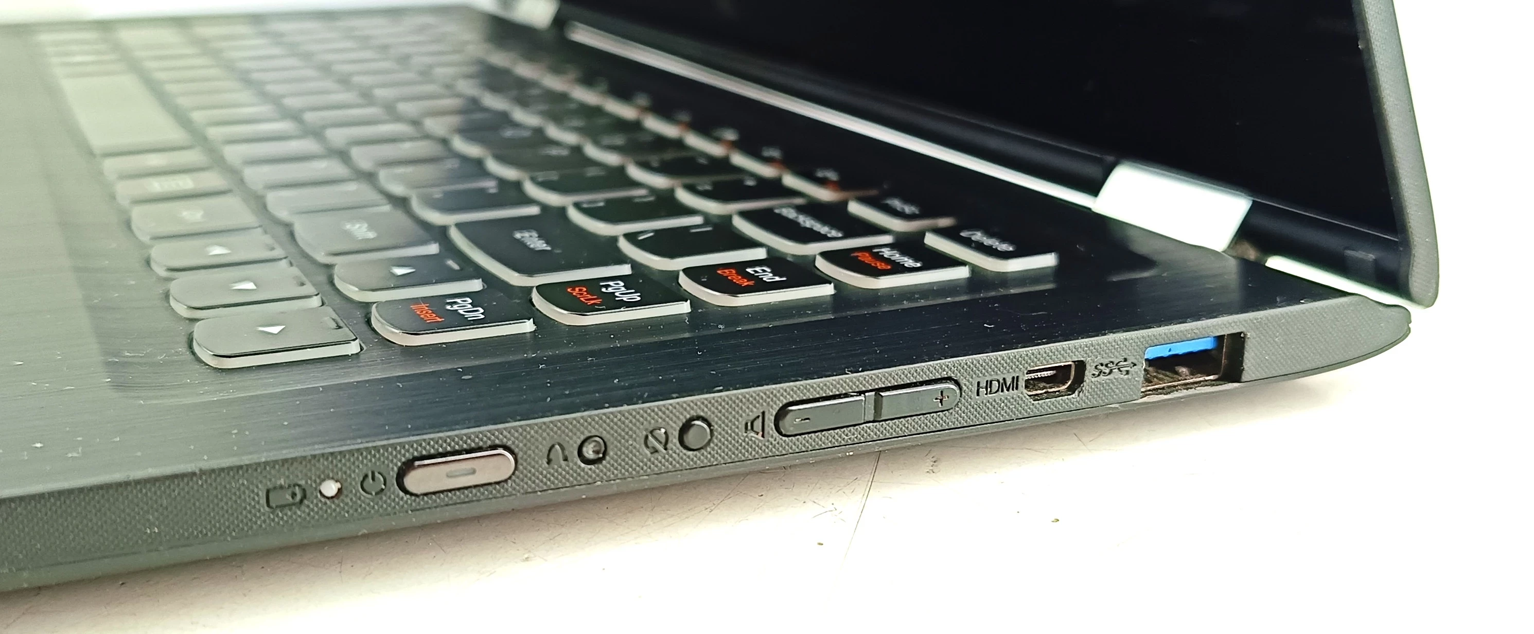 laptop-lenovo-yoga-700-14isk-i58gb-przekatna-ekranu-1400