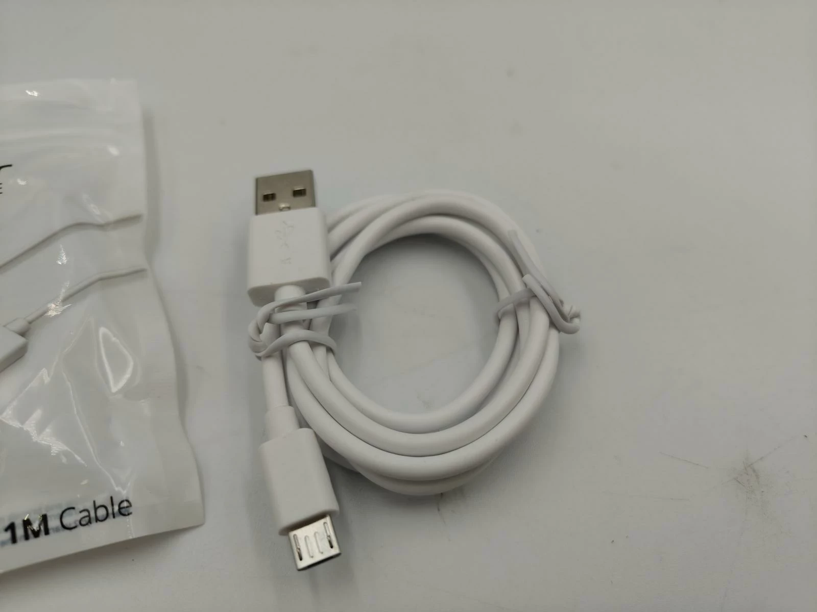 kabel-do-ladowania-dane-micro-usb-1m-bialy-essentials-stan-11323-2