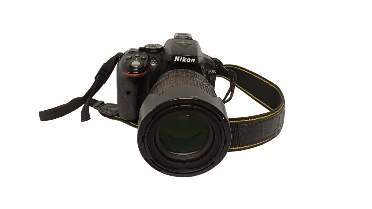 lustrzanka-nikon-d5300-korpus-18-105mm-stan-11323-2