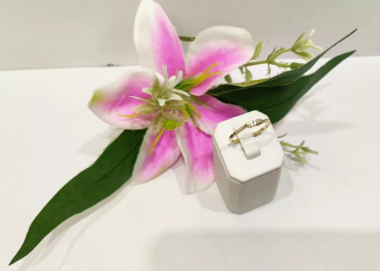 DELIKATNY PIERŚCIONEK 585 1,18G