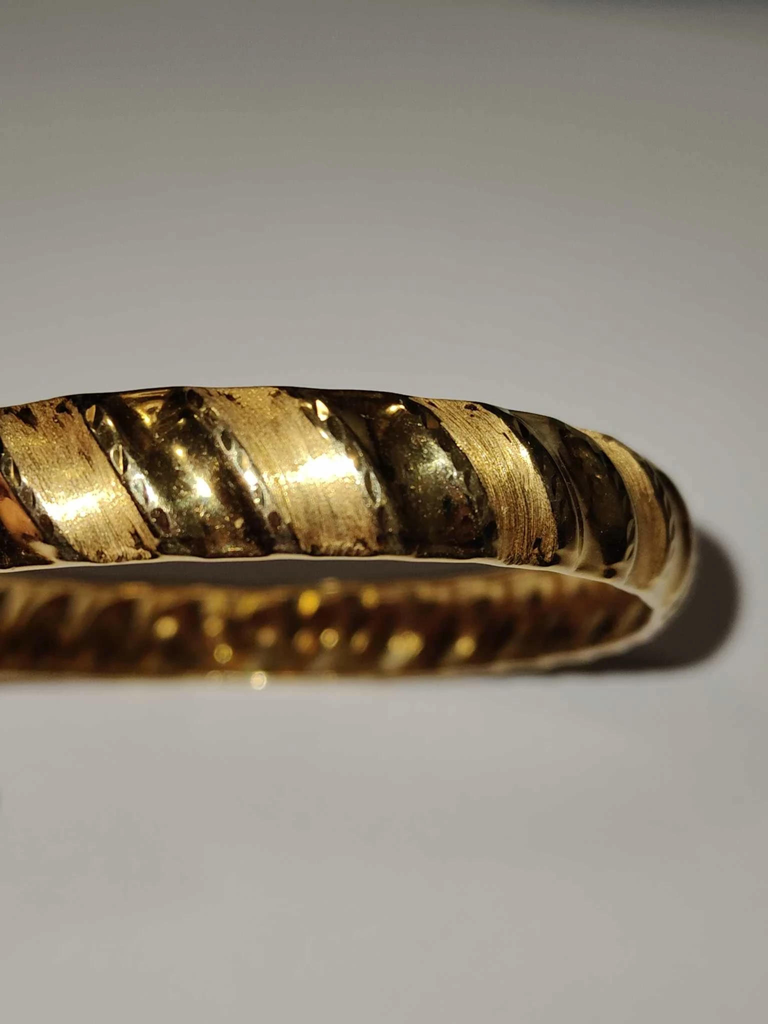 zlota-bransoletka-585-sztywne-kolo-dlugosc-calkowita-1800