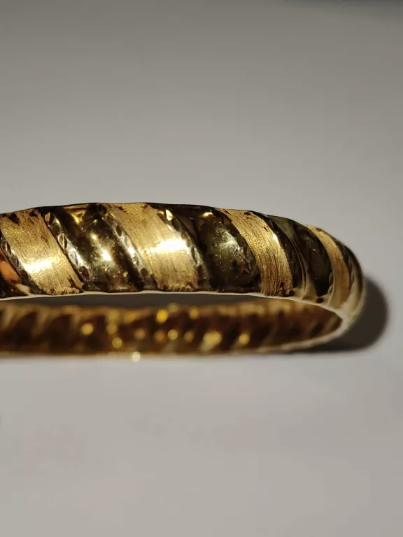 zlota-bransoletka-585-sztywne-kolo-dlugosc-calkowita-1800