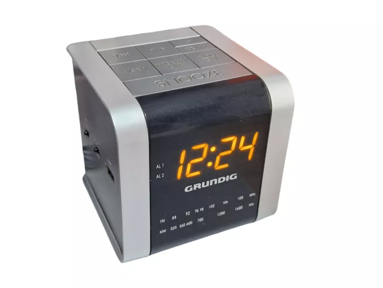 RADIOBUDZIK GRUNDIG SONOCLOCK 560 SREBRNO-CZARNY