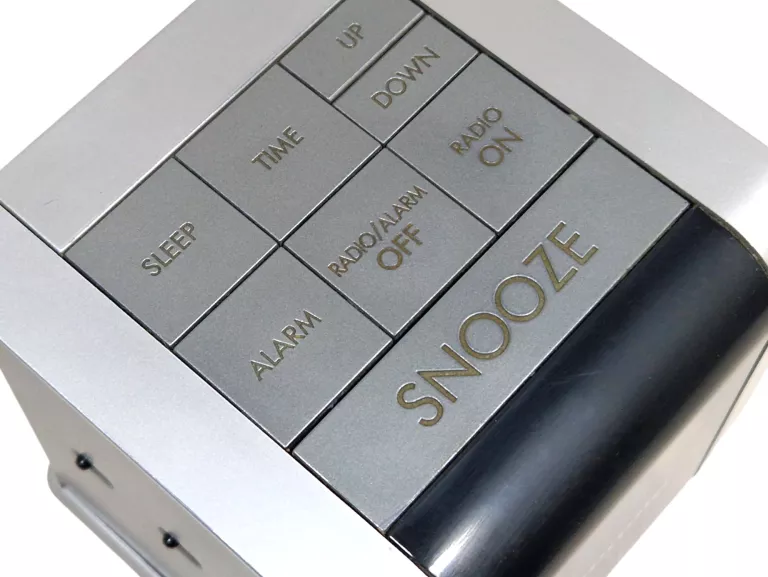 RADIOBUDZIK GRUNDIG SONOCLOCK 560 SREBRNO-CZARNY