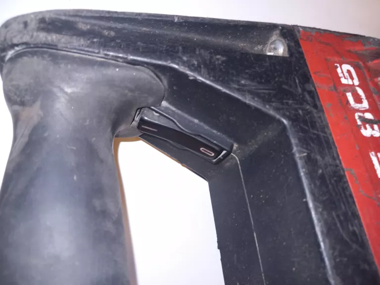 MŁOT UDAROWY WYBURZENIOWY HILTI TE 805