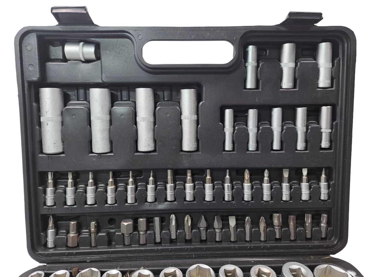 zestaw-kluczy-champion-w-walizce-ean-gtin-076567742325