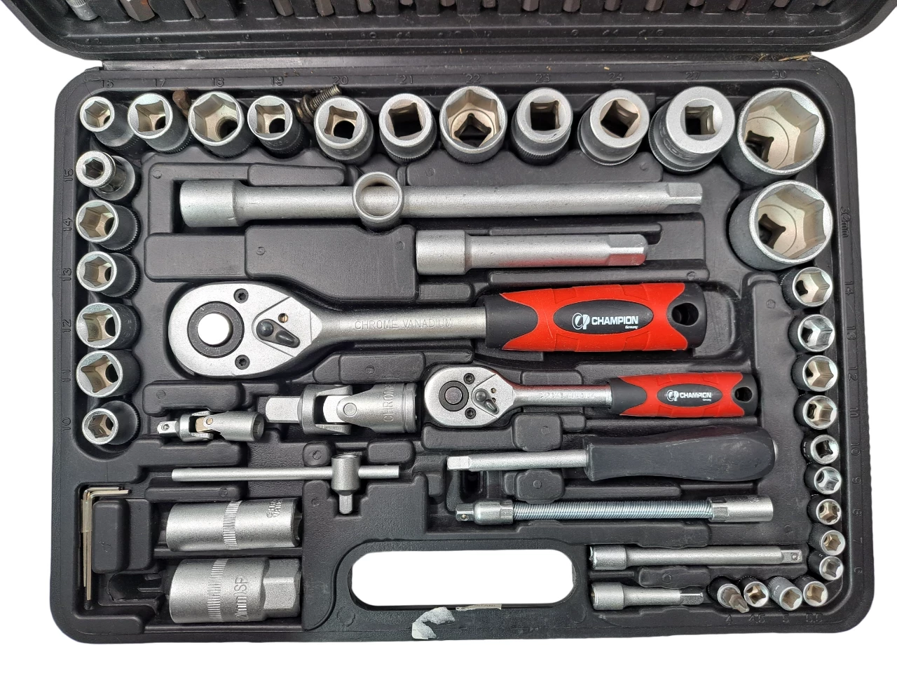 zestaw-kluczy-champion-w-walizce-stan-11323-2