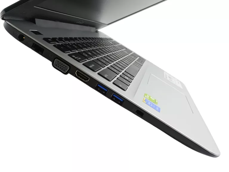 LAPTOP ASUS R556LJ-X0164H 12/240GB I5-5200U CPU NVIDIA GEFORCE 920M WIN10