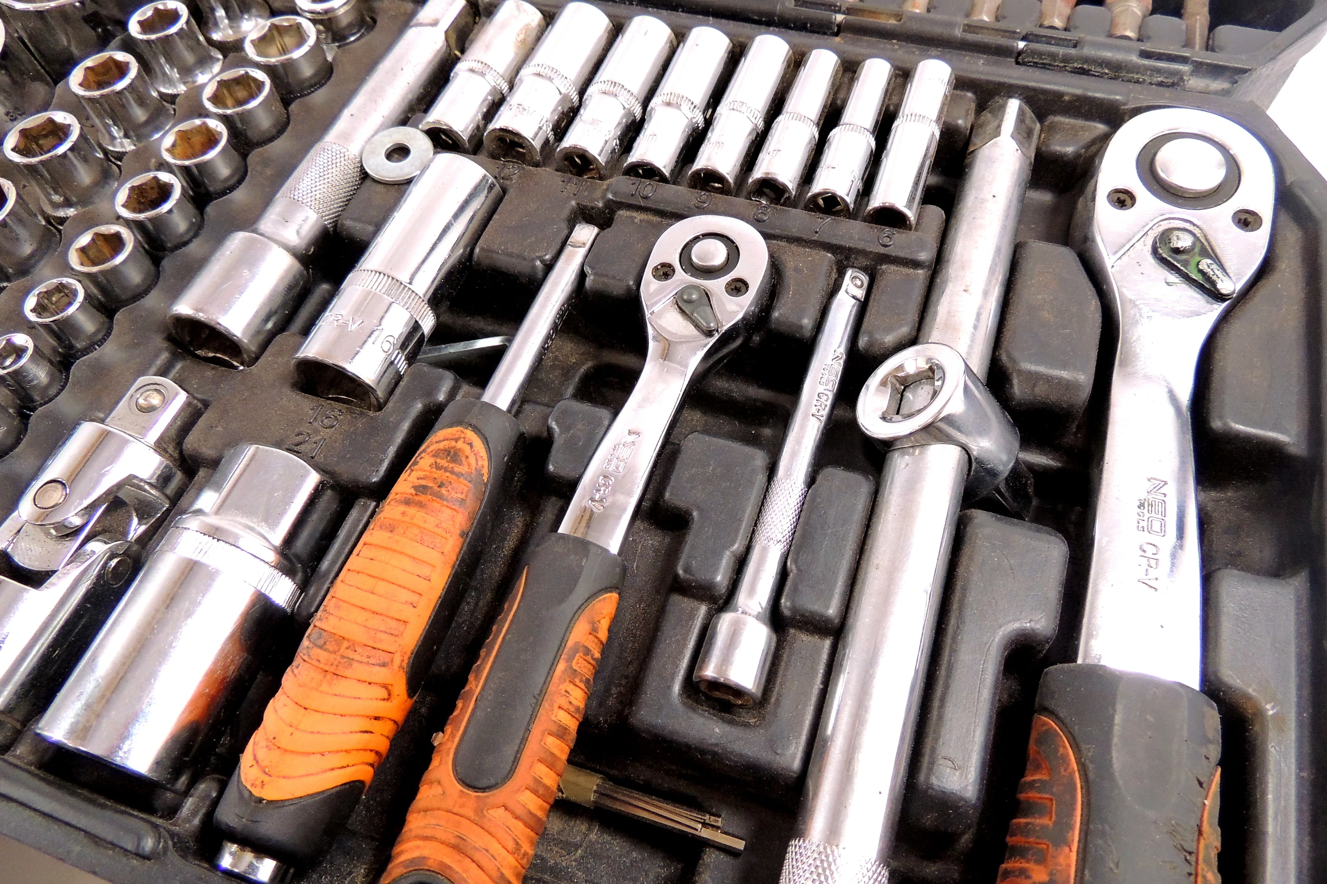 neo-zestaw-kluczy-nasadowych-110e-12-14-torx-bity-walizka-10-211-ean-gtin-5907558433692