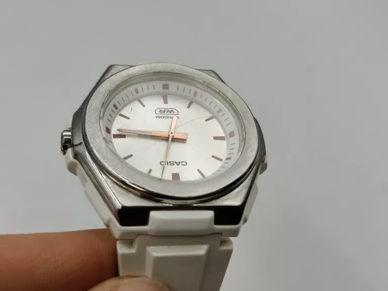 ZEGAREK DAMSKI KWARCOWY CASIO BIAŁY