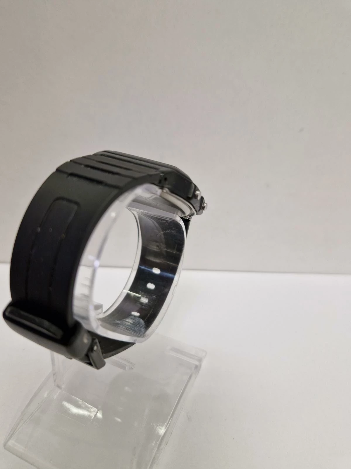 zegarek-casio-illuminator-f105-czarny-at-dobry-stan-ksztalt-koperty-129223-1