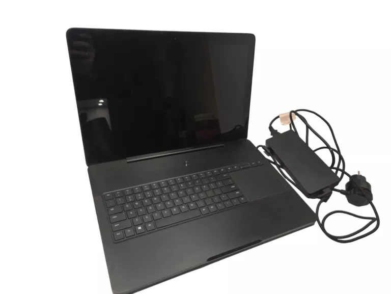 LAPTOP RAZER BLADE PRO 17 (2017) | RZ09-01663 / GTX1080 / I7 / 32GB / 512