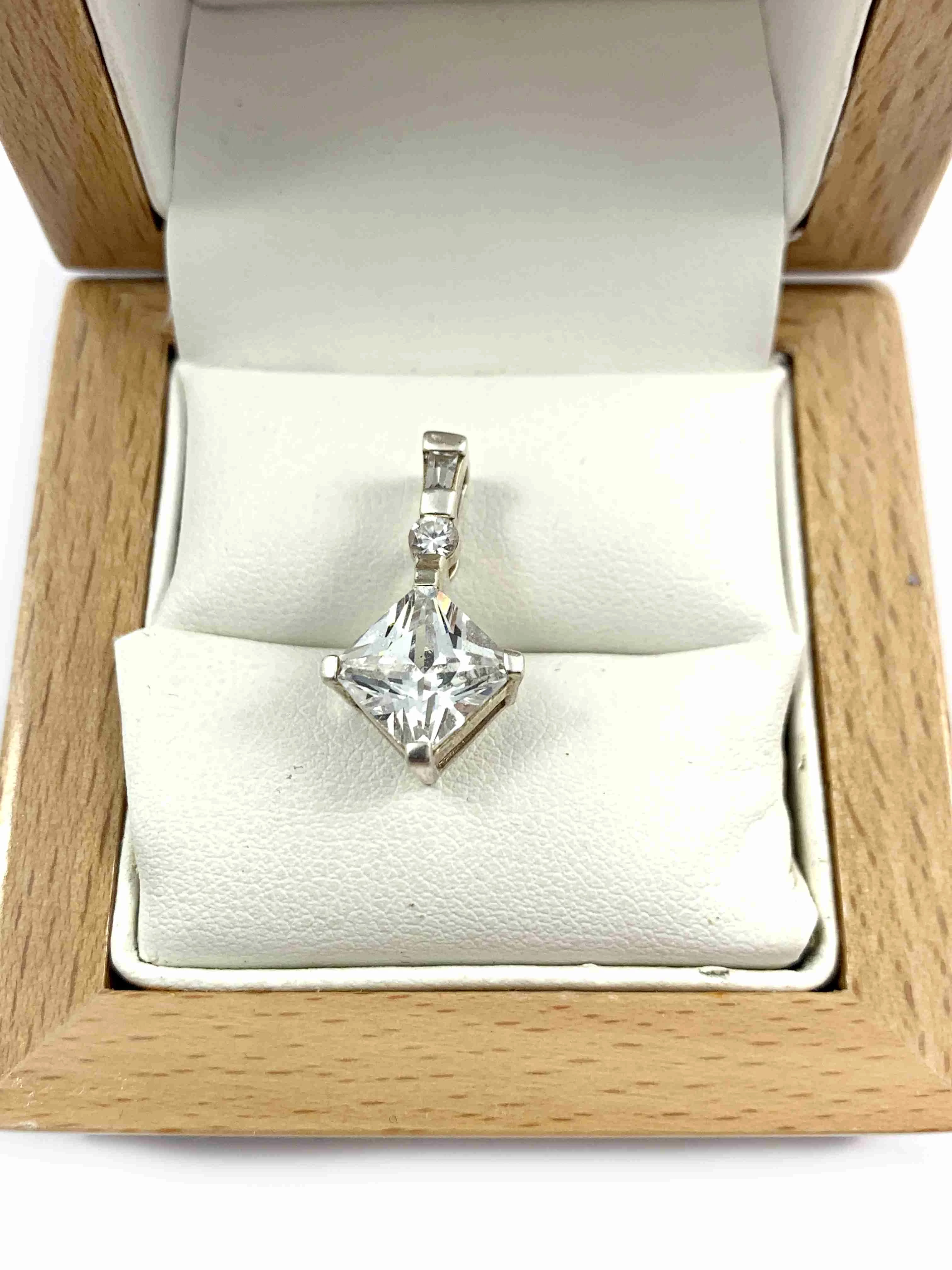 sliczna-srebrna-zawieszka-pr925-kamien-17088-524288