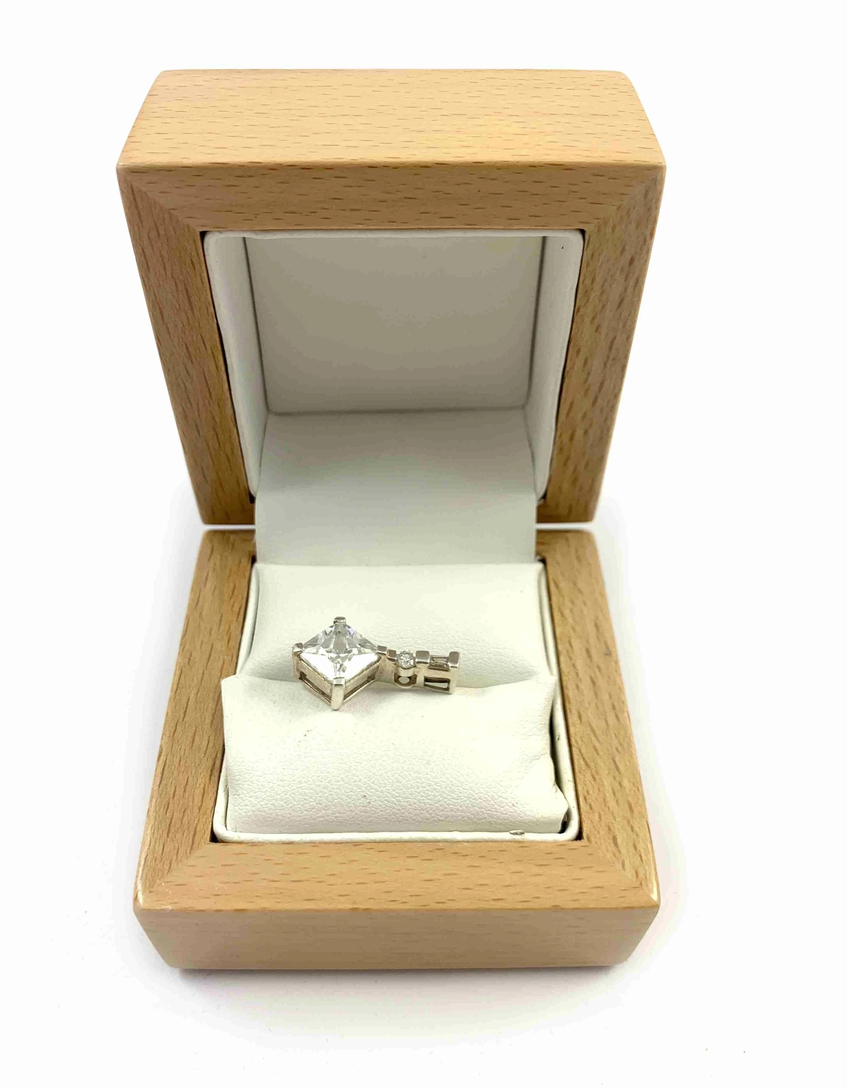 sliczna-srebrna-zawieszka-pr925-stan-11323-2