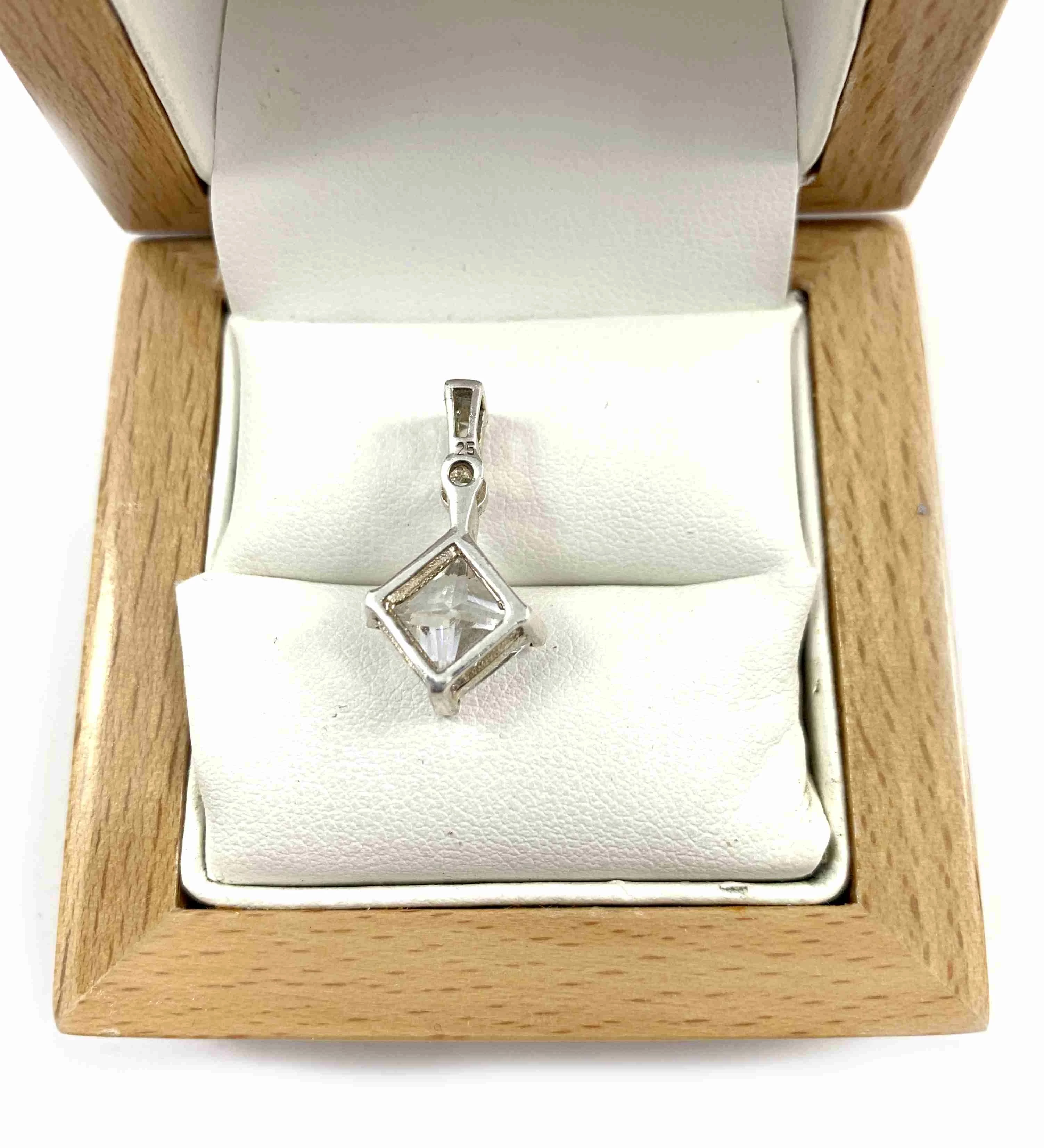 sliczna-srebrna-zawieszka-pr925-material-15835-4