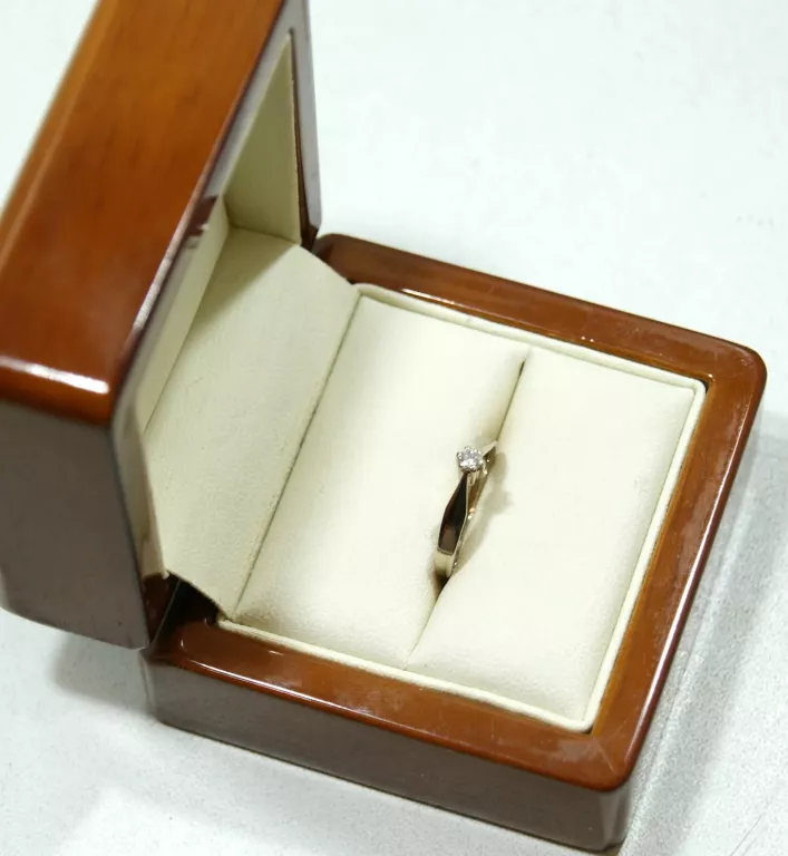 WYJĄTKOWY ZARĘCZYNOWY ZŁOTY PIERŚCIONEK Z BRYLANTEM 14K
